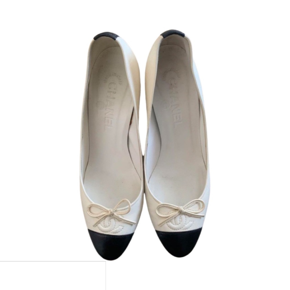 Chanel White Black toe Pumps Bow